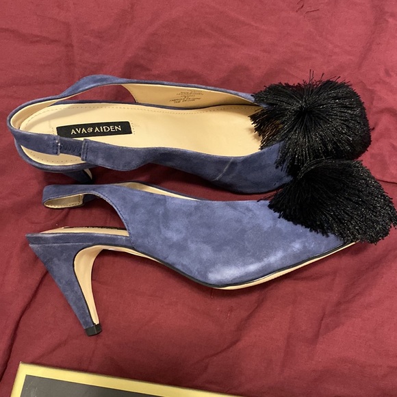 ❌ SOLD❌ Ava & Aiden Pom Pom Valessa Shoes - Picture 2 of 9